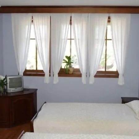 Izvora מלון קרנבו