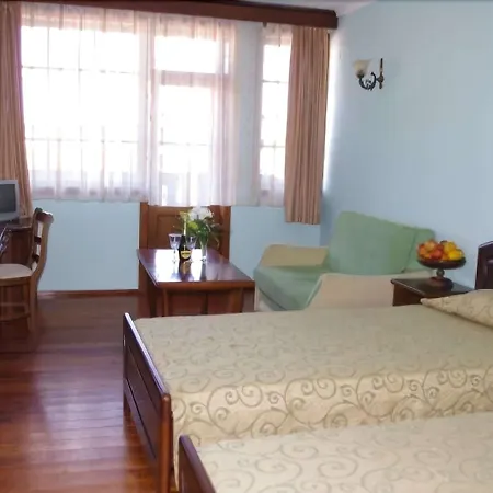 Izvora מלון קרנבו