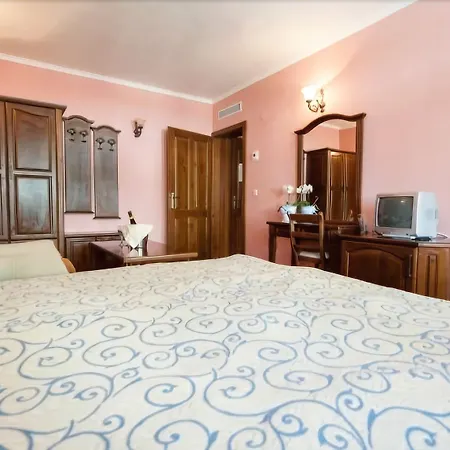 Izvora 3* קרנבו