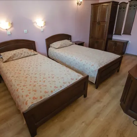 Izvora מלון קרנבו