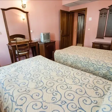 מלון Izvora קרנבו